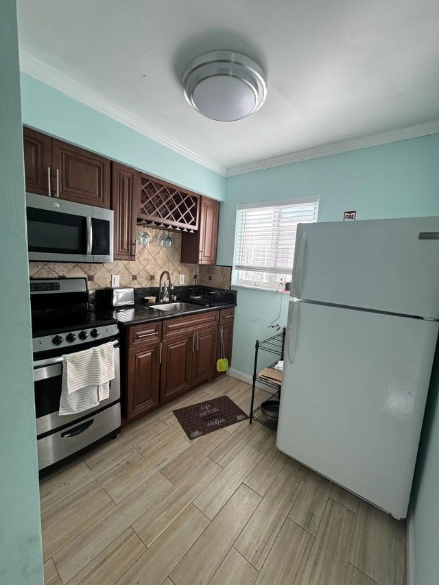 5 of 7 - 323 Monroe Street #1-6, Hollywood, FL