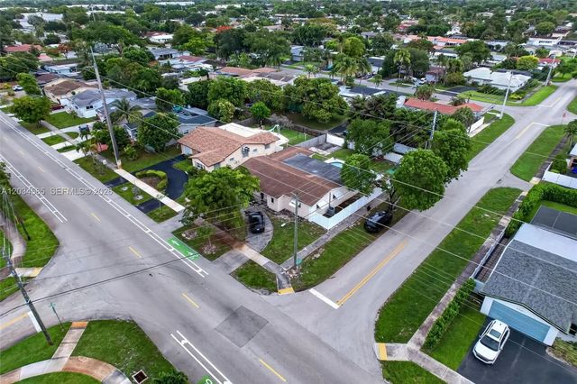 5 of 37 - 1901 N 56th Avenue, Hollywood, FL
