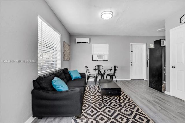 4 of 15 - 105 Sw 5th Court, Dania Beach, FL