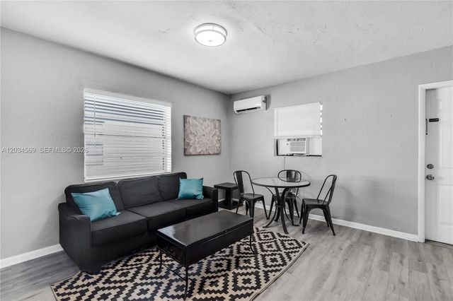 5 of 15 - 105 Sw 5th Court, Dania Beach, FL