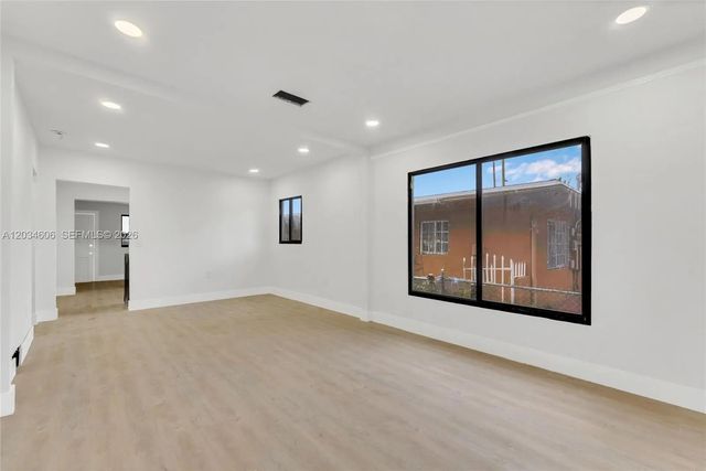 4 of 16 - 2428 Nw 28th Street, Miami, FL