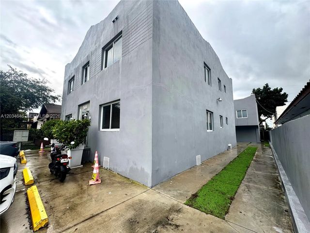 2 of 33 - 1684 Sw 10th Street, Miami, FL