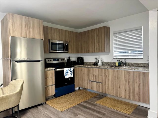 5 of 33 - 1684 Sw 10th Street, Miami, FL