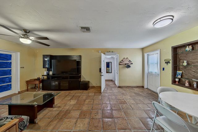 4 of 34 - 2318 N Ocean Boulevard, Fort Lauderdale, FL
