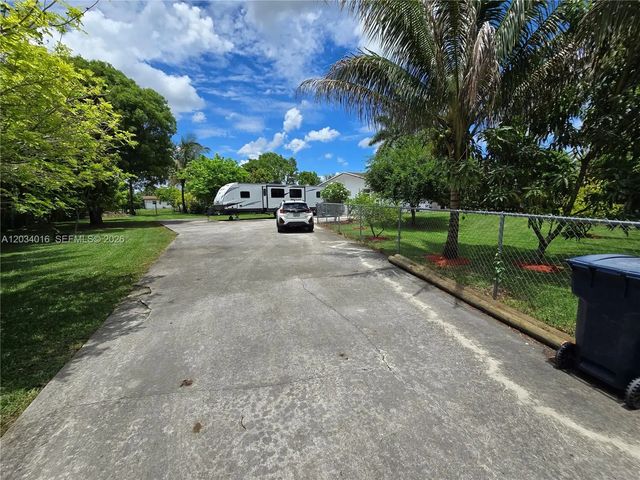 4 of 26 - 20595 Sw 190th Street, Miami, FL