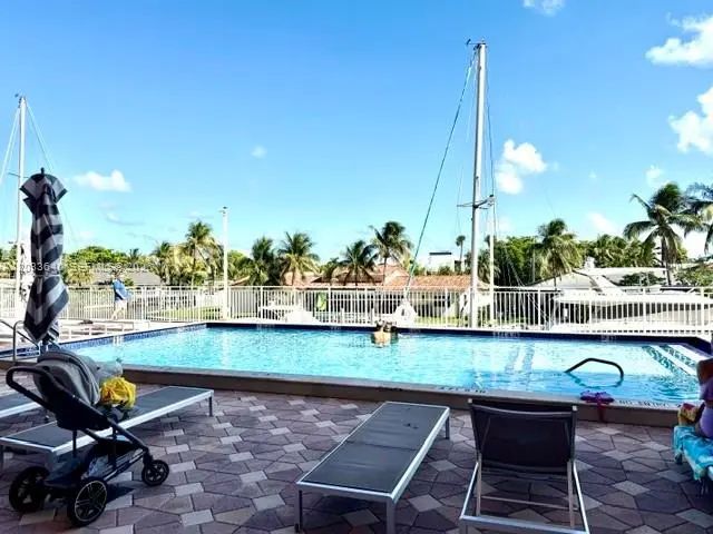 3 of 19 - 2450 Ne 135th Street #704, North Miami, FL
