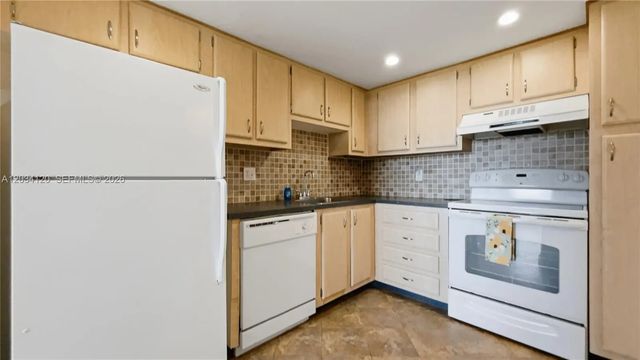 4 of 31 - 1300 Saint Charles Place #620, Pembroke Pines, FL