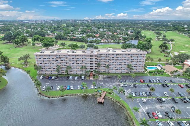 250 Jacaranda Drive #704, Plantation
