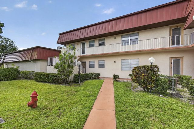 12020 W Greenway Drive #101, Royal Palm Beach