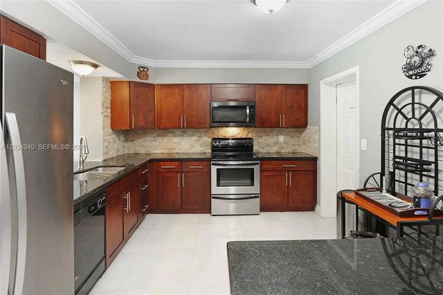 3 of 35 - 1324 Washington Street, Hollywood, FL