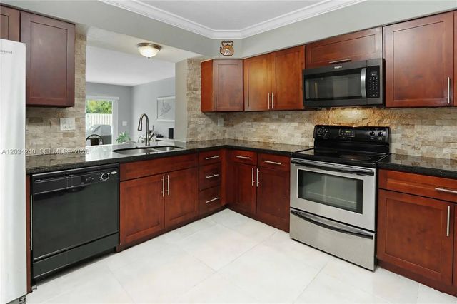 4 of 35 - 1324 Washington Street, Hollywood, FL