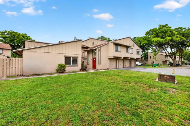 5611 Nw 21st Street #8-a, Lauderhill