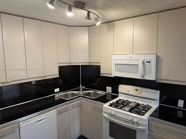 5 of 36 - 13120 Sw 92nd Avenue #b-404, Miami, FL
