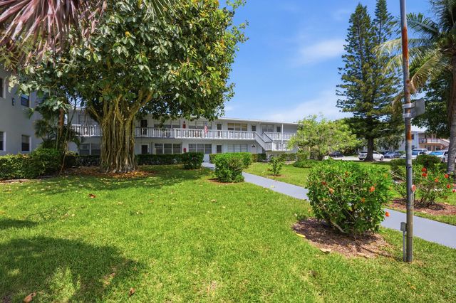 2 of 41 - 98 E Cambridge E, West Palm Beach, FL