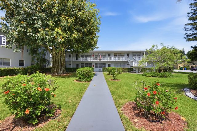 3 of 41 - 98 E Cambridge E, West Palm Beach, FL