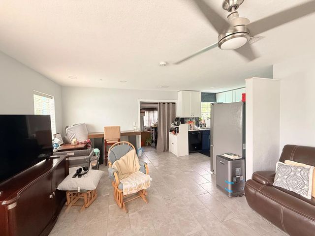 4 of 28 - 320 W 29th Street, Riviera Beach, FL