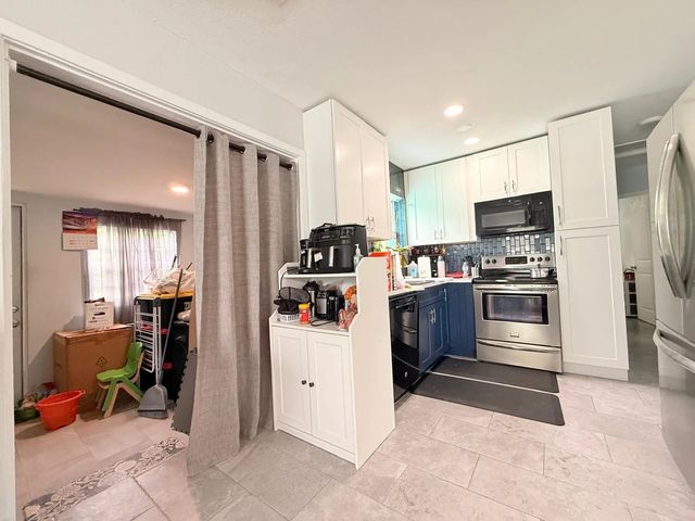 5 of 28 - 320 W 29th Street, Riviera Beach, FL