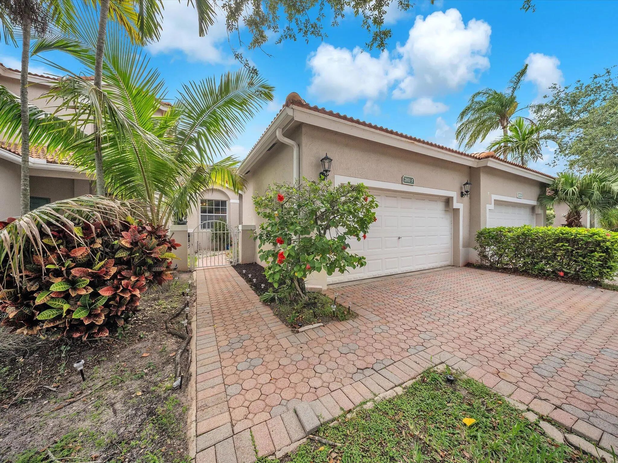 2851 E Aragon Boulevard #5, Sunrise