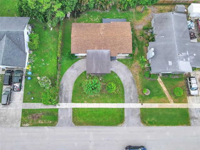 4 of 28 - 3810 Nw 6th Street, Lauderhill, FL