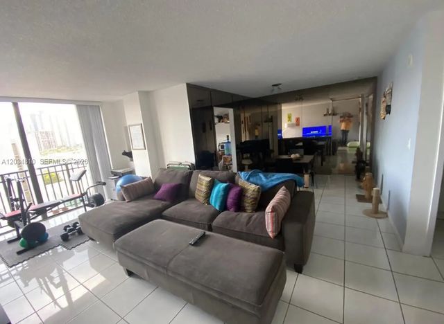 2 of 6 - 16909 N Bay Road #1009, Sunny Isles Beach, FL