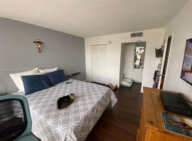 5 of 6 - 16909 N Bay Road #1009, Sunny Isles Beach, FL