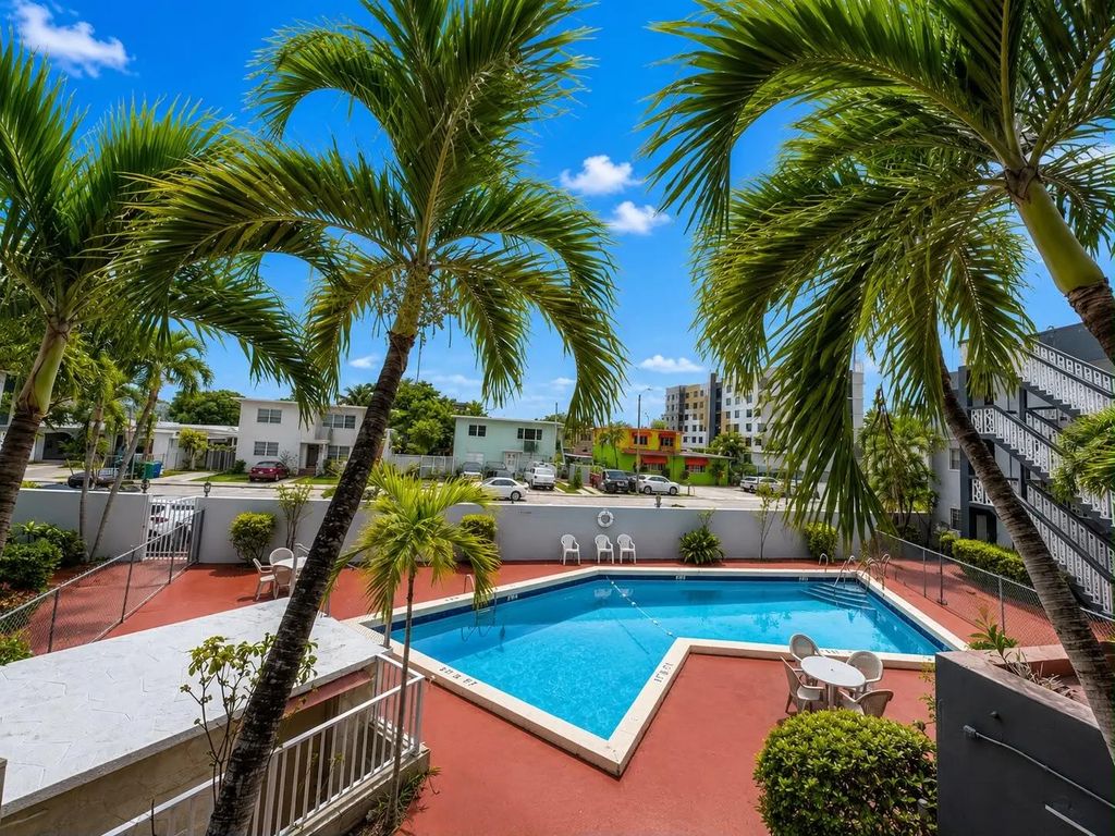 11 Sw 52nd Avenue #7b, Miami