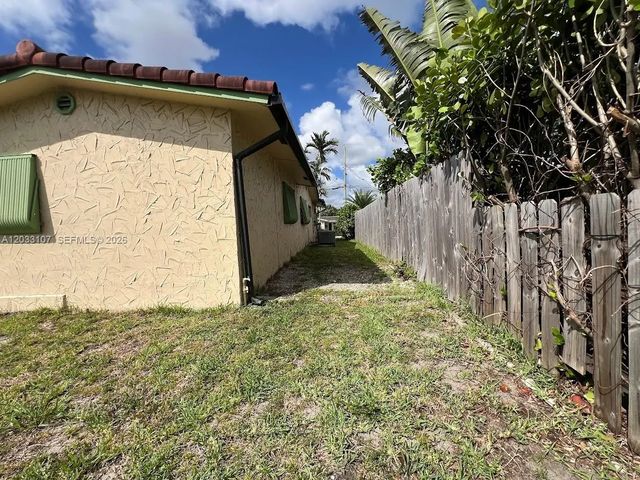 3 of 20 - 1881 Nw 36th Street, Oakland Park, FL