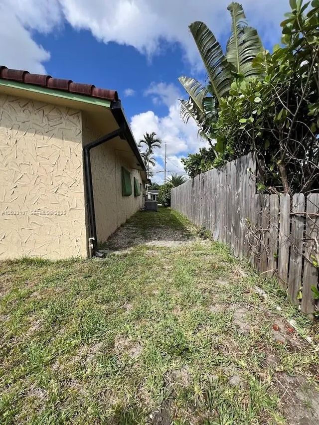 5 of 20 - 1881 Nw 36th Street, Oakland Park, FL