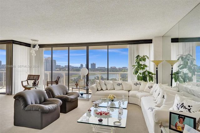20281 E Country Club Drive #615, Aventura