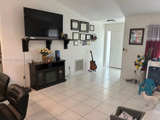 3 of 20 - 1513 Sw Apricot Road, Port St. Lucie, FL
