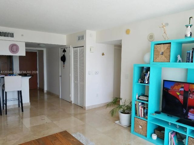 3 of 13 - 31 Se 5th Street #2205, Miami, FL