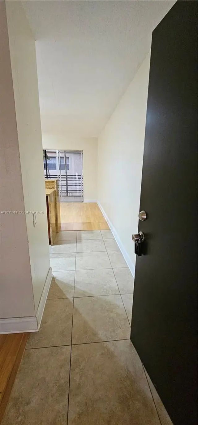 2 of 44 - 5352 Ne 6th Avenue #g9, Oakland Park, FL