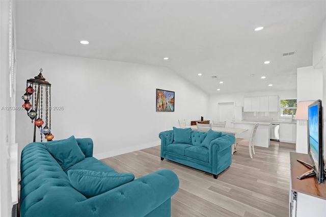 3 of 35 - 3413 Sw 12th Court, Fort Lauderdale, FL