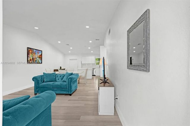 4 of 35 - 3413 Sw 12th Court, Fort Lauderdale, FL