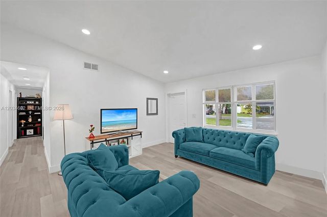 5 of 35 - 3413 Sw 12th Court, Fort Lauderdale, FL