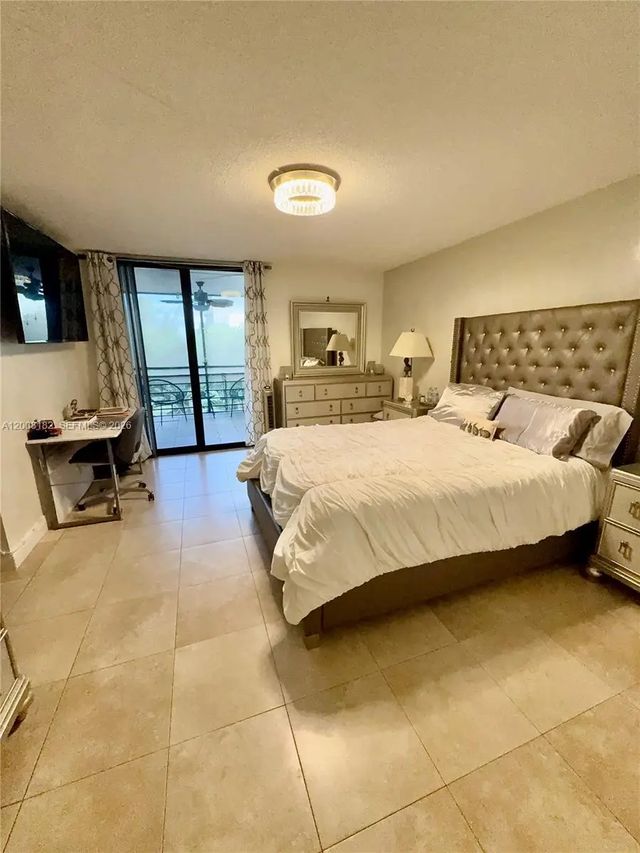 3 of 10 - 20381 Ne 30th Avenue #320-7, Aventura, FL
