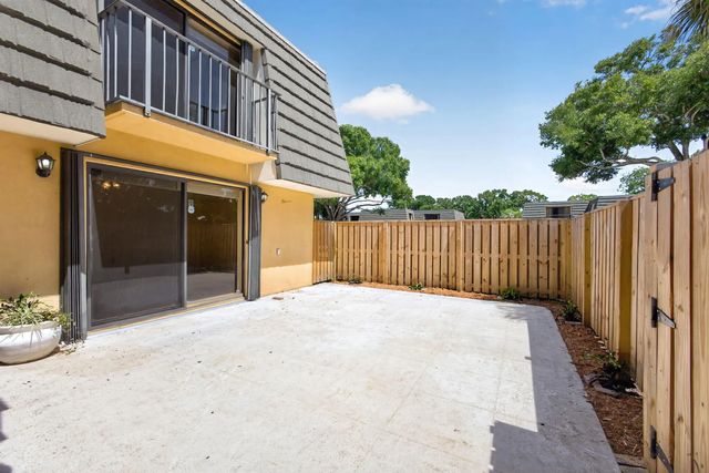 3 of 32 - 3501 35th Way, West Palm Beach, FL