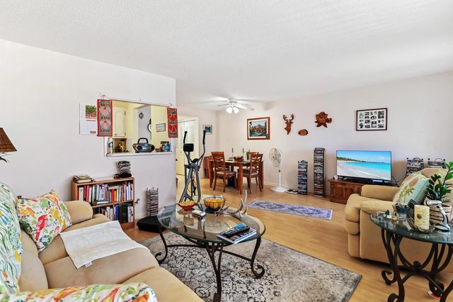 4 of 18 - 75 Camden Drive #c, West Palm Beach, FL