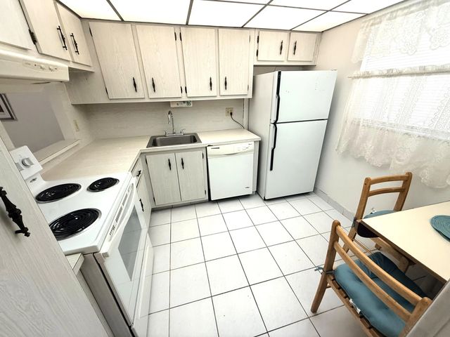 4 of 11 - 3050 Holiday Springs Boulevard #111, Margate, FL