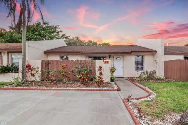 23 Chelsea Lane, Boynton Beach
