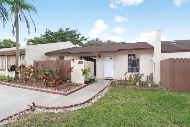 2 of 32 - 23 Chelsea Lane, Boynton Beach, FL