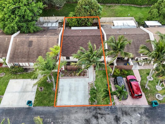 3 of 32 - 23 Chelsea Lane, Boynton Beach, FL
