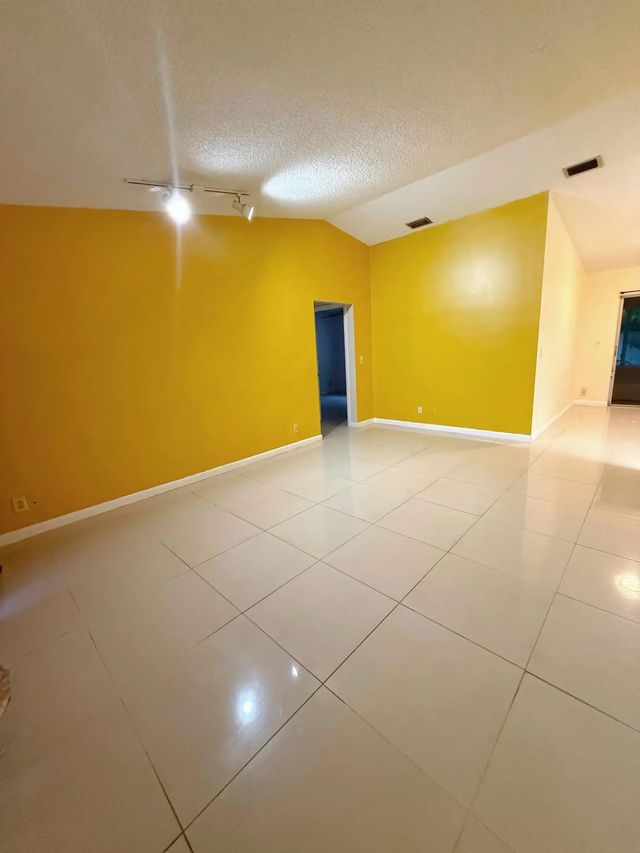 5 of 32 - 23 Chelsea Lane, Boynton Beach, FL