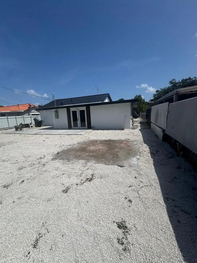 2 of 18 - 841 Ne 4th Place, Hialeah, FL