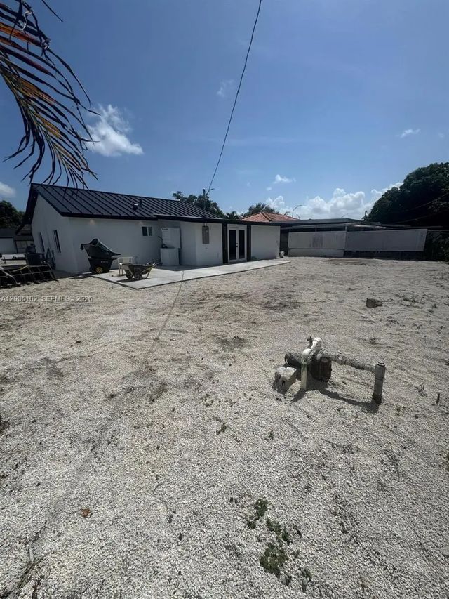 3 of 18 - 841 Ne 4th Place, Hialeah, FL