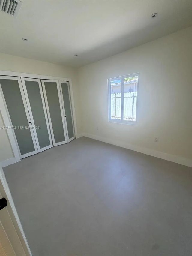 4 of 18 - 841 Ne 4th Place, Hialeah, FL