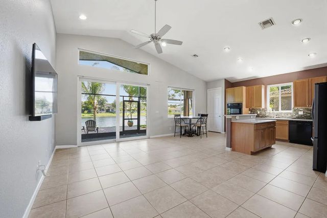 5 of 40 - 2165 Sw Newport Isles Boulevard, Port St. Lucie, FL