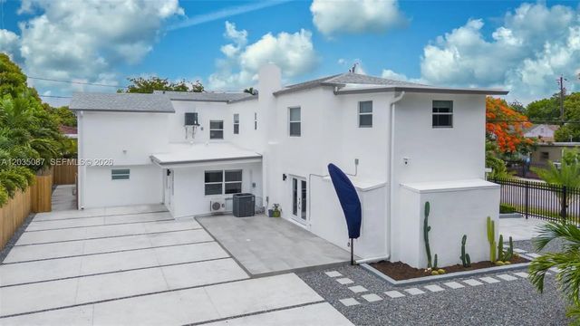 3 of 34 - 590 Sw 23rd Avenue, Miami, FL