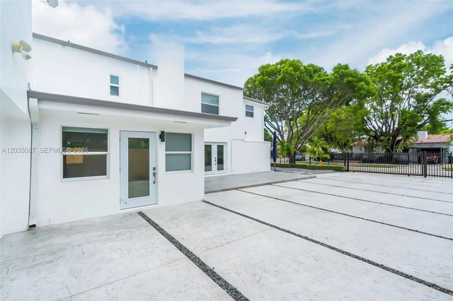 4 of 34 - 590 Sw 23rd Avenue, Miami, FL