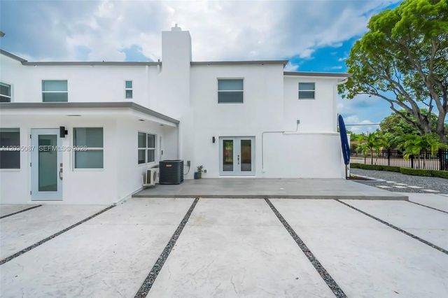 5 of 34 - 590 Sw 23rd Avenue, Miami, FL